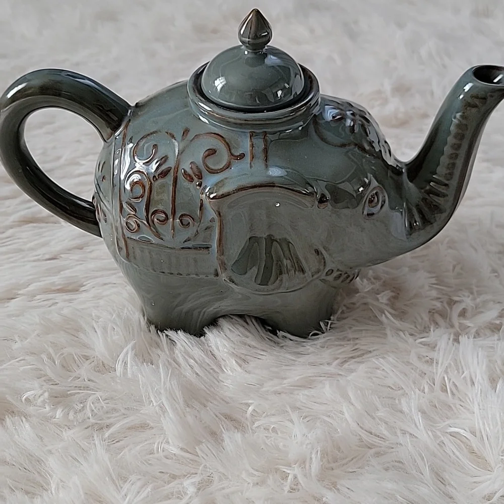 Pier 1 Imports Elephant Teapot Stoneware Kitchen Houseware Distressed Gray Brown